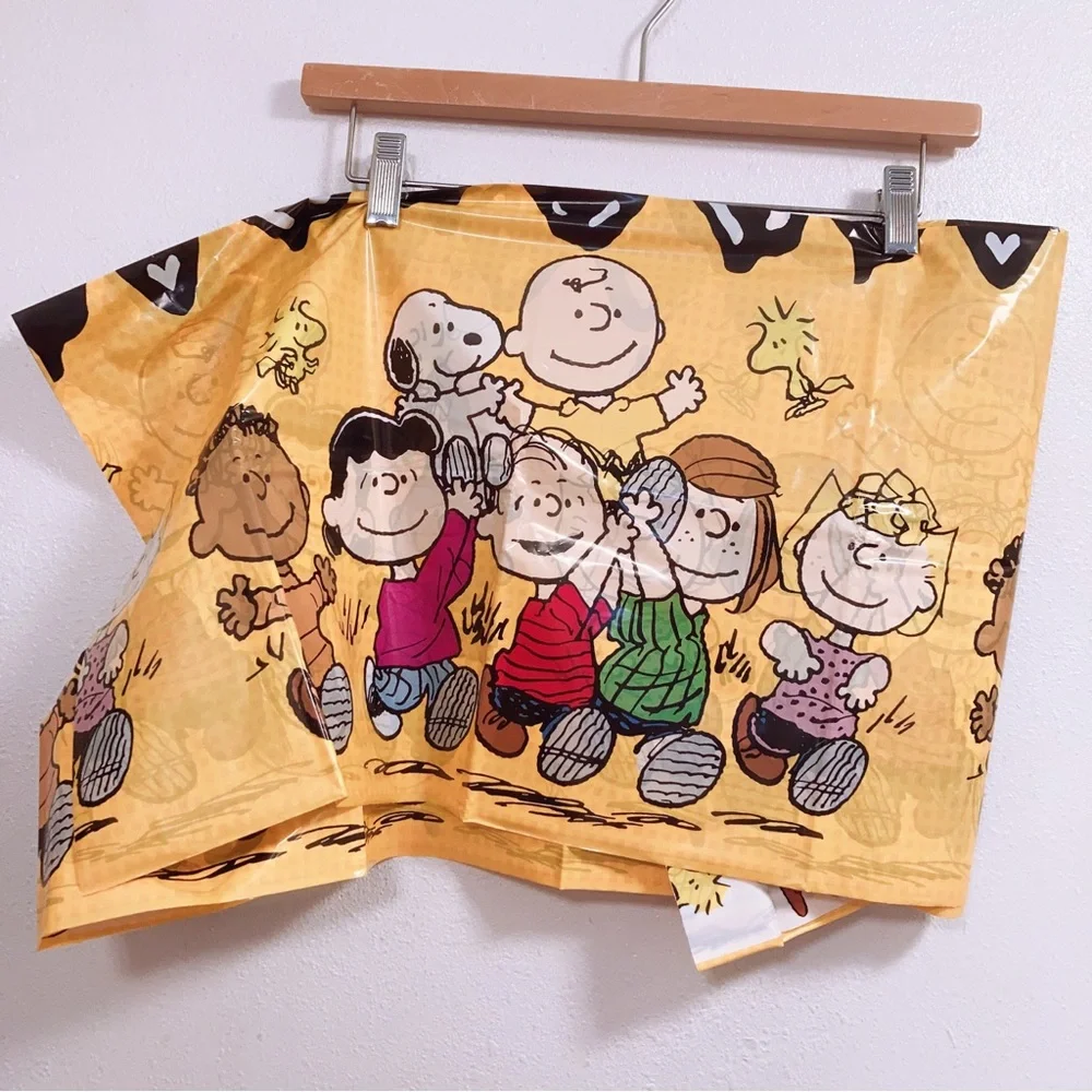 Charlie Brown Peanuts Comic Strip Series Happy Birthday Background 2 Tablecloth